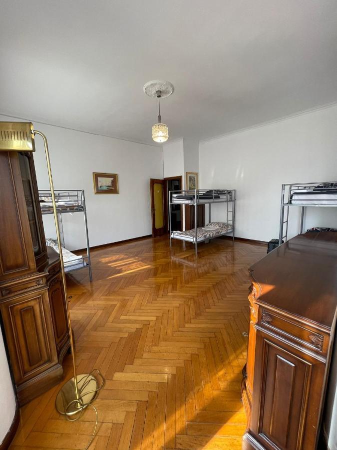 Corner 32 Hostal *
