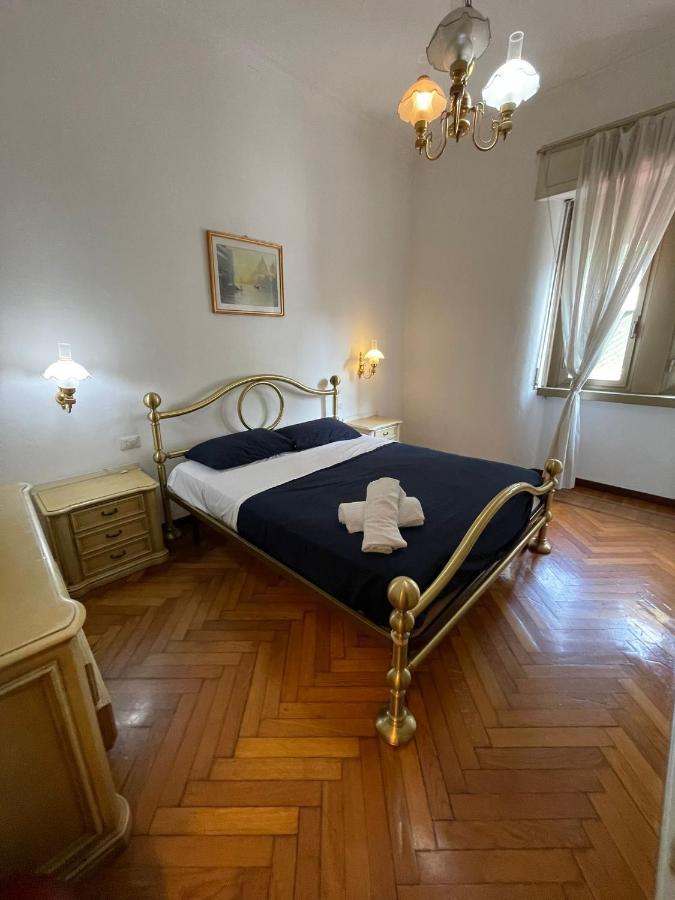 Corner 32 Hostal *